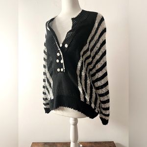VINTAGE 60’s 70’s Boho casual black and white knit sweater